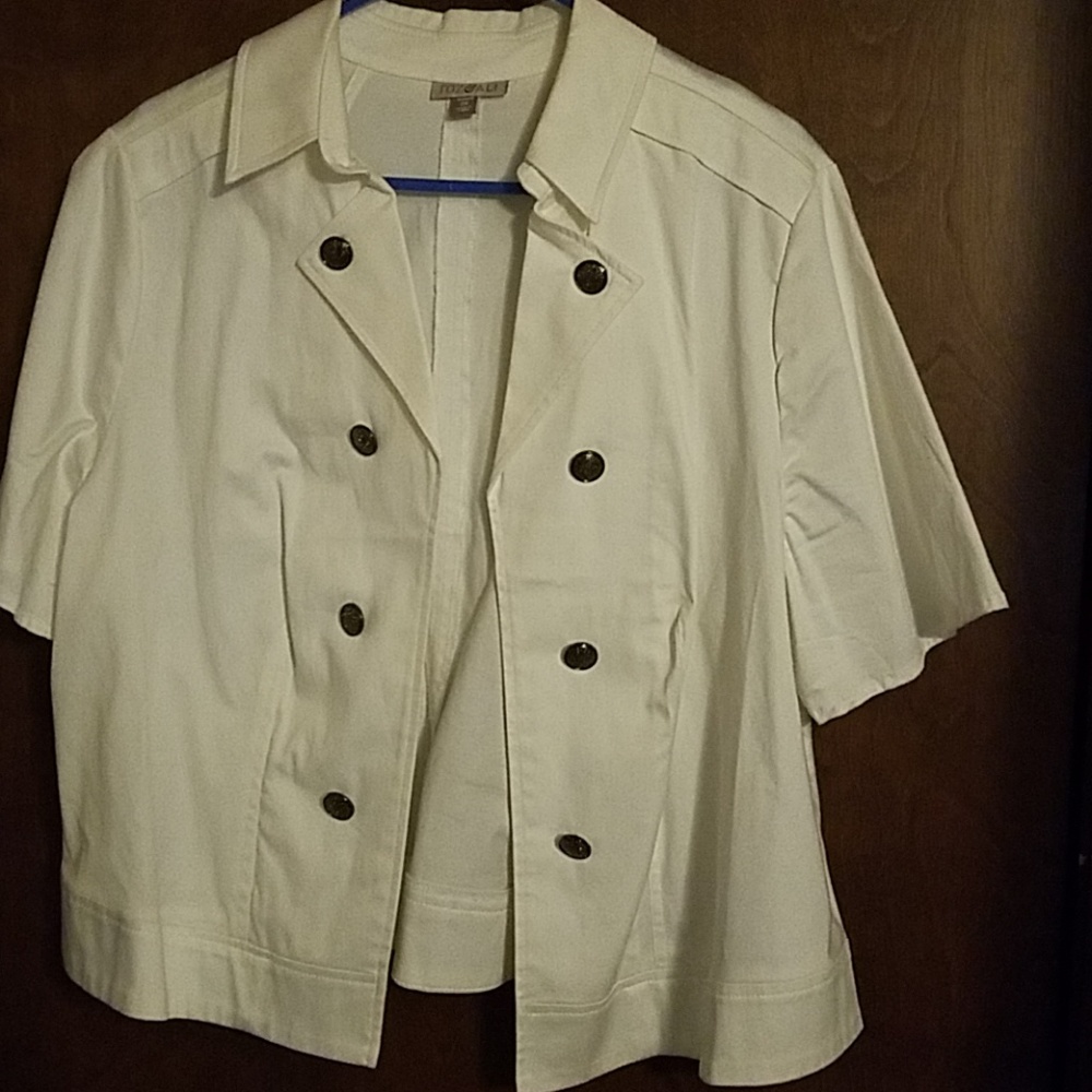 Short sleeve white jacket